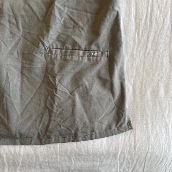 FIGS Gray Scrub Top (sz S) - Picture 2 of 5